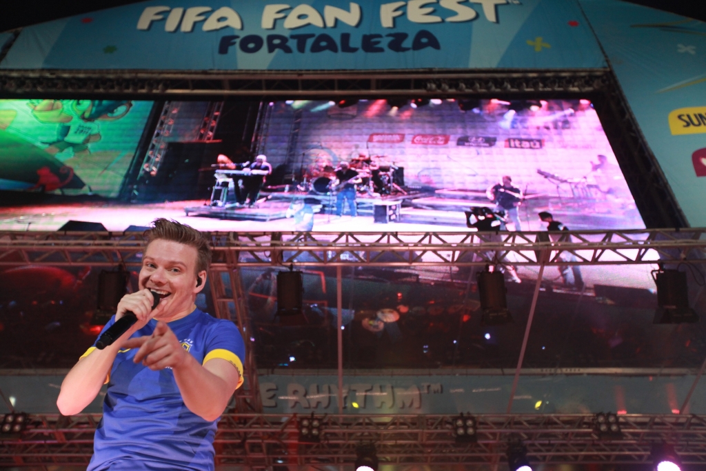 O cantor Michel Teló foi o destaque da noite, apresentando-se duas vezes (Foto: Queiroz Netto)