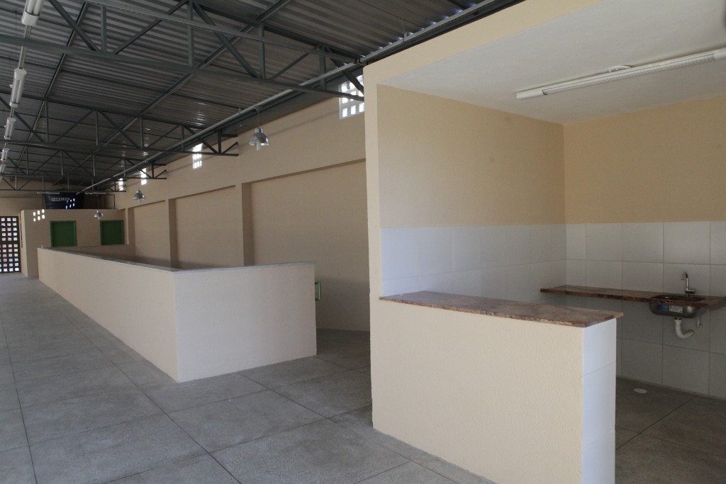 O espaço foi construído em um dos principais corredores do bairro, a Av. Gomes de Matos