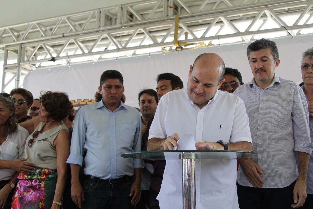 A solenidade foi realizada na manhã desta quinta-feira (22/01). As obras serão entregues em oito meses (Foto: Igor de Melo)