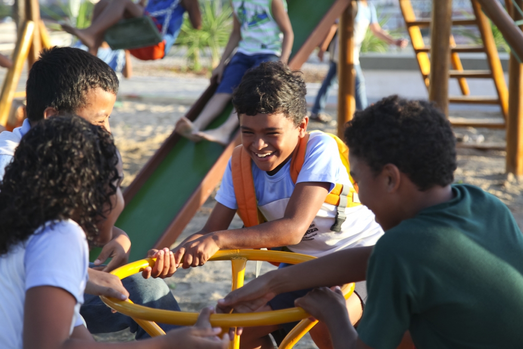 Os espaços são reformados e ganham, além de outros equipamentos, brinquedos para as crianças. (Foto: Thiago Gaspar)