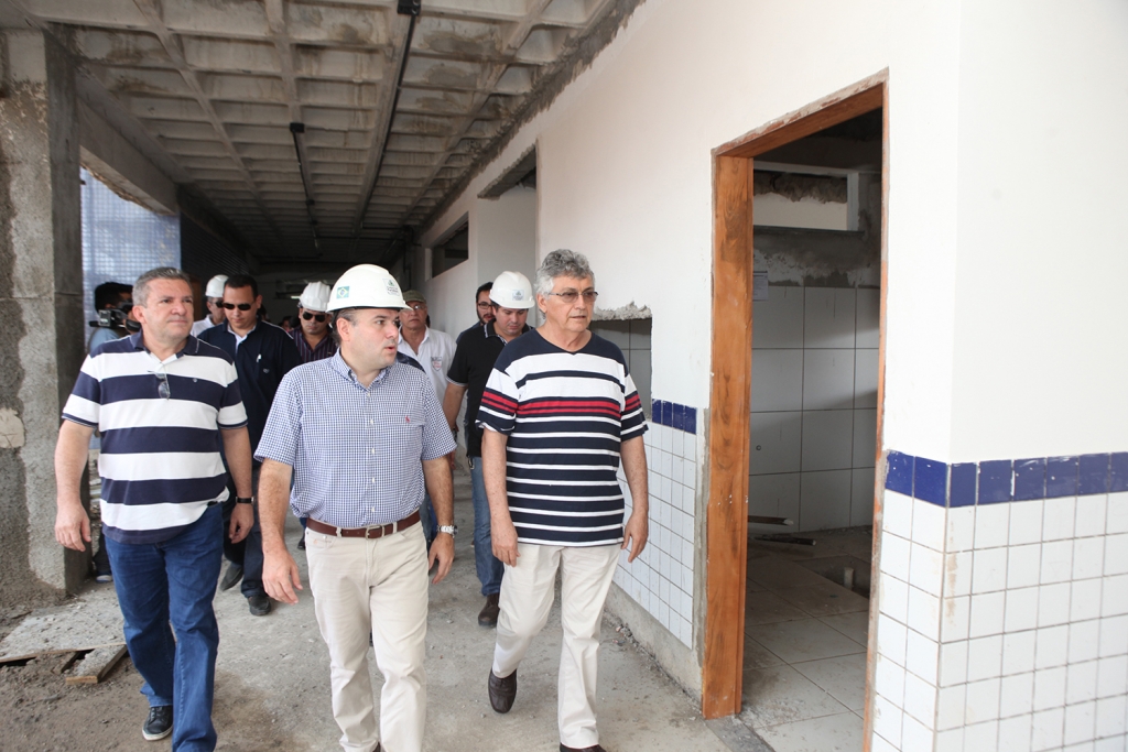 As escolas estão sendo construídas nos bairros Curió, Planalto Ayrton Senna e Conjunto Ceará (Foto: Marcos Moura)