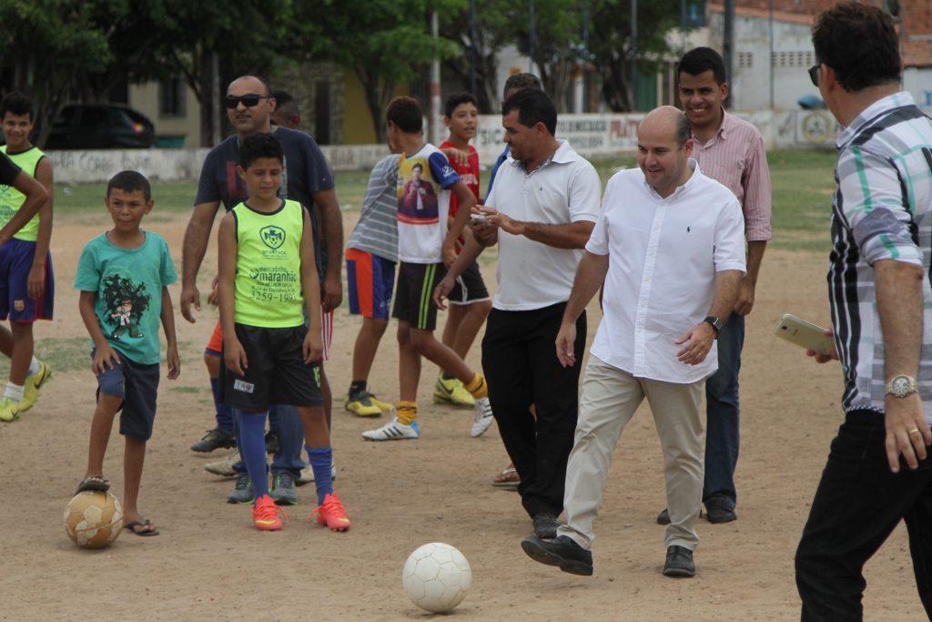 O Campo do Sevilha também foi visitado. A área fará parte do projeto de criação das chamadas “Areninhas” (Foto: Igor de Melo)