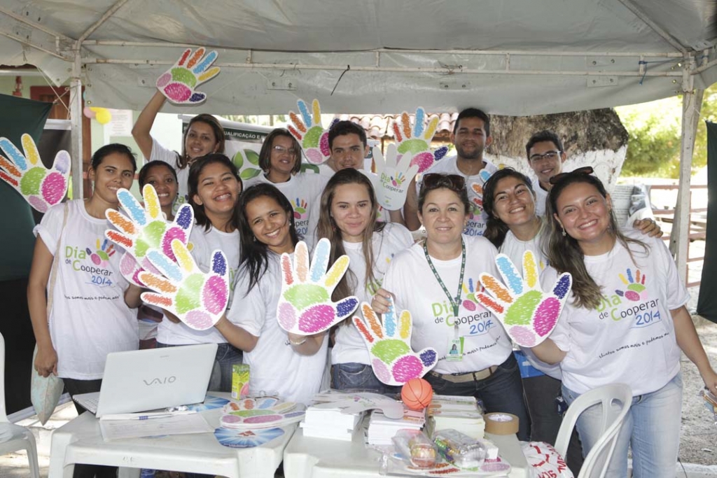 O Dia C ofereceu serviços gratuitos, como emissão de documentos, corte de cabelo, além de atrações artísticas locais (Foto: Kaio Machado)