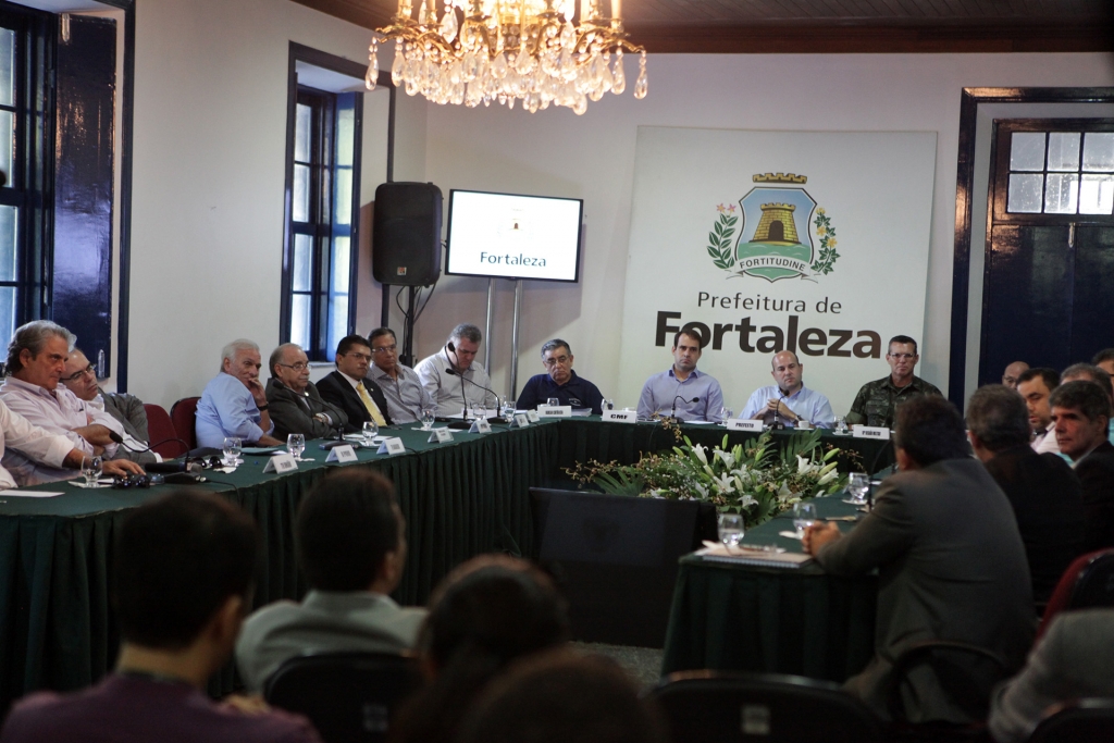 O Prefeito discutiu com entidades e igrejas formas de prestar solidariedade a cerca de 50 famílias de refugiados (Foto: Kaio Machado)
