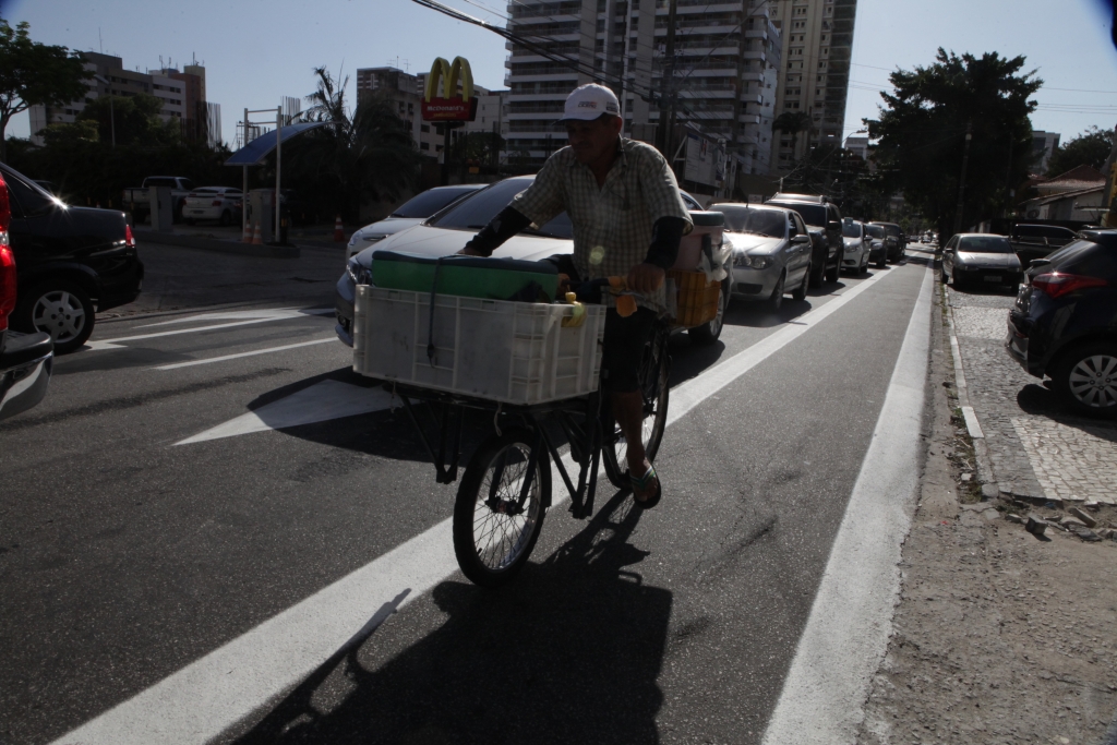 Agora, Fortaleza passará a ter 91,5 km de infraestruturas cicloviárias, sendo 16,5 km de ciclofaixas e 75 km de ciclovias (Foto: Kaio Machado)