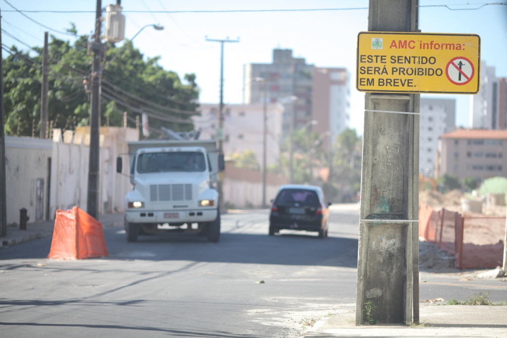 Os motoristas que costumam trafegar pelo local deverão ficar atentos à nova sinalização e regras de circulação (Foto: Kaio Macchado)