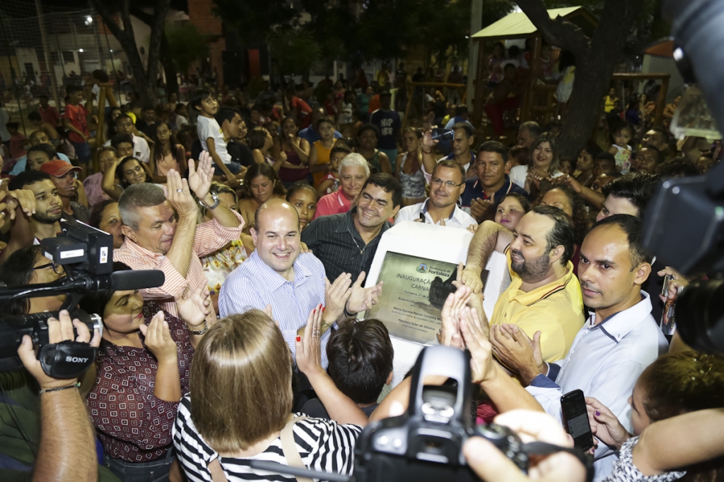 Segundo o Prefeito, a praça quando ocupada pelas famílias, afasta o crime e a violência (Foto: Thiago Gaspar)