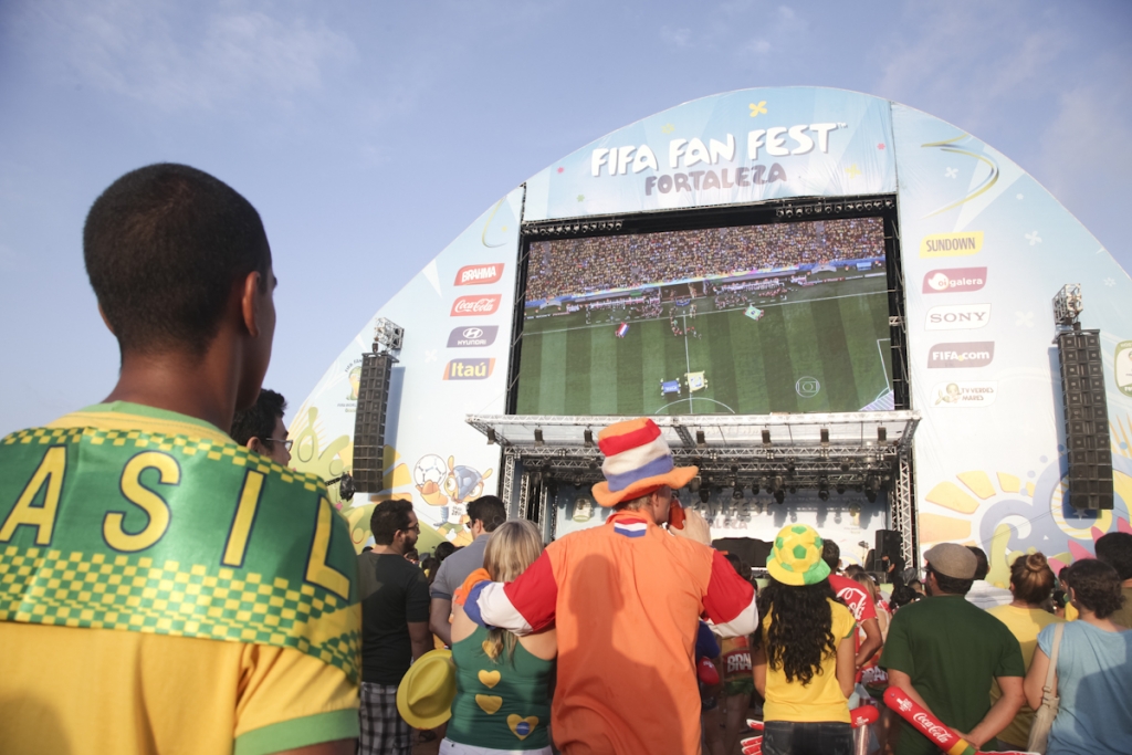 O show marcou o penúltimo dia de FIFA Fan Fest Fortaleza, neste sábado (12/7) (Foto: Thiago Gaspar)