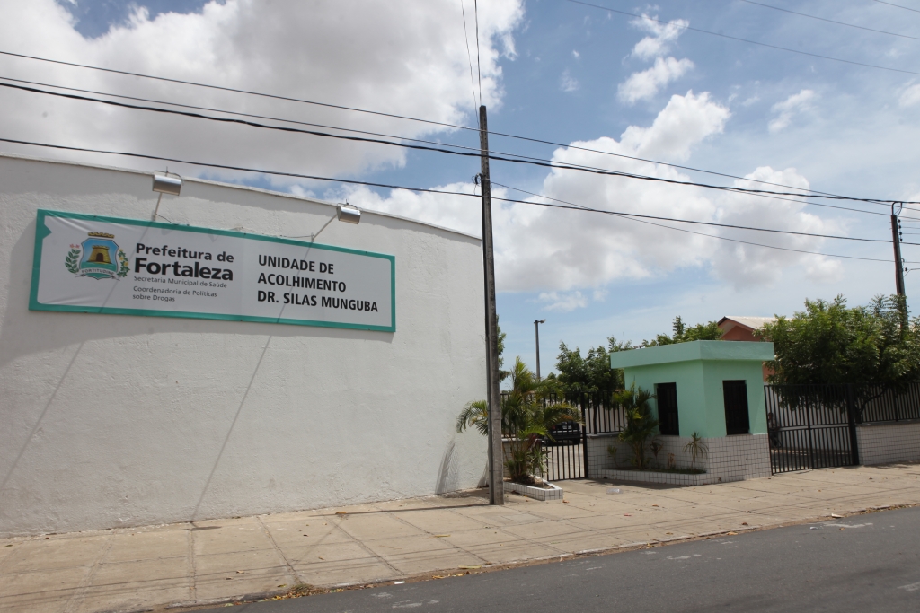 A Unidade Dr. Silas Munguba, no bairro José Walter, é um dos equipamentos da Prefeitura de Fortaleza para o acolhimento (Foto: Marcos Moura)