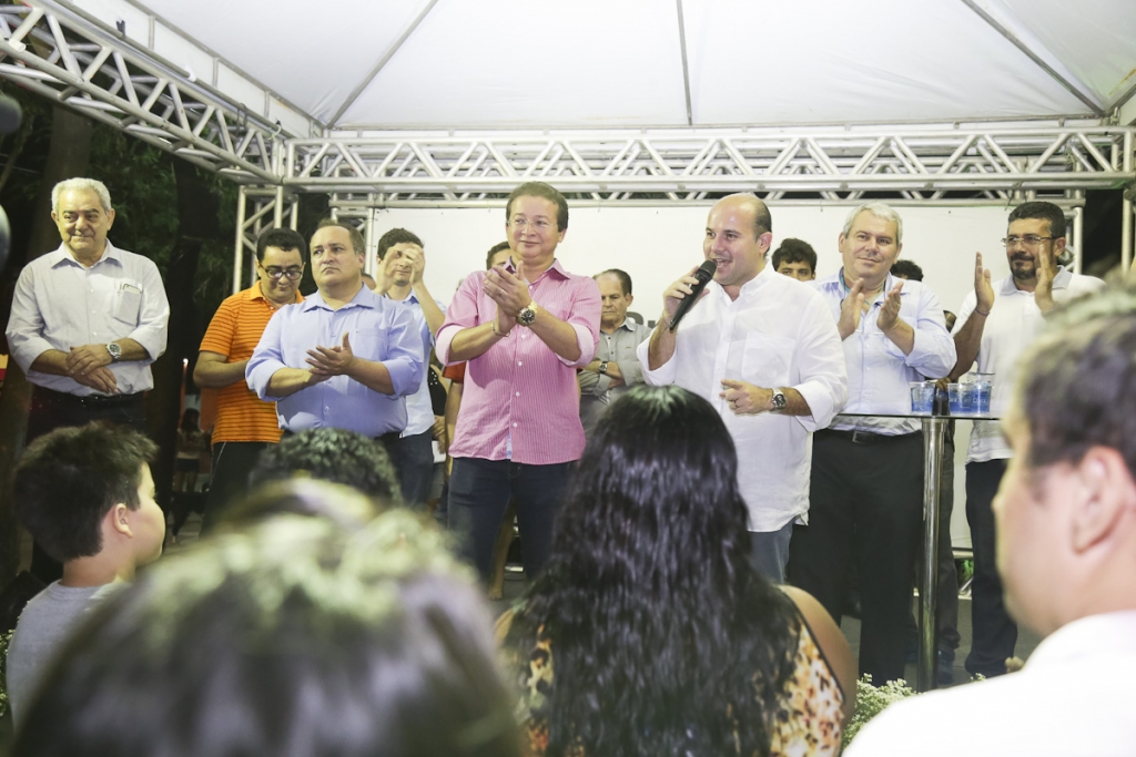 A praça é um local para unir a comunidade. Estamos entregando de volta para vocês um espaço novo para ser abraçado e cuidado