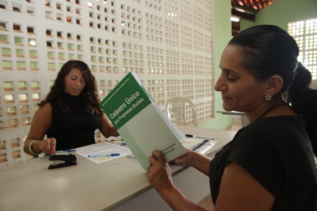 Todas as famílias que precisam fazer a Revisão Cadastral de 2013 receberam mensagens nos extratos de pagamentos e cartas de convocação