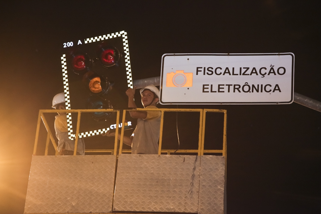 A AMC também colocará um novo semáforo na Av. Bernardo Manuel com Rua Leão XIII (Foto: Thiago Gaspar)