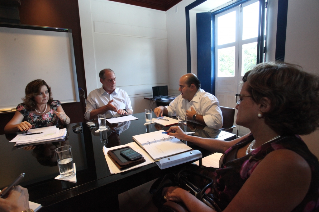 A medida é encaminhamento da reunião entre as equipes técnicas da gestão municipal e o secretário de saúde do Estado, Ciro Gomes (Foto: Marcos Moura)