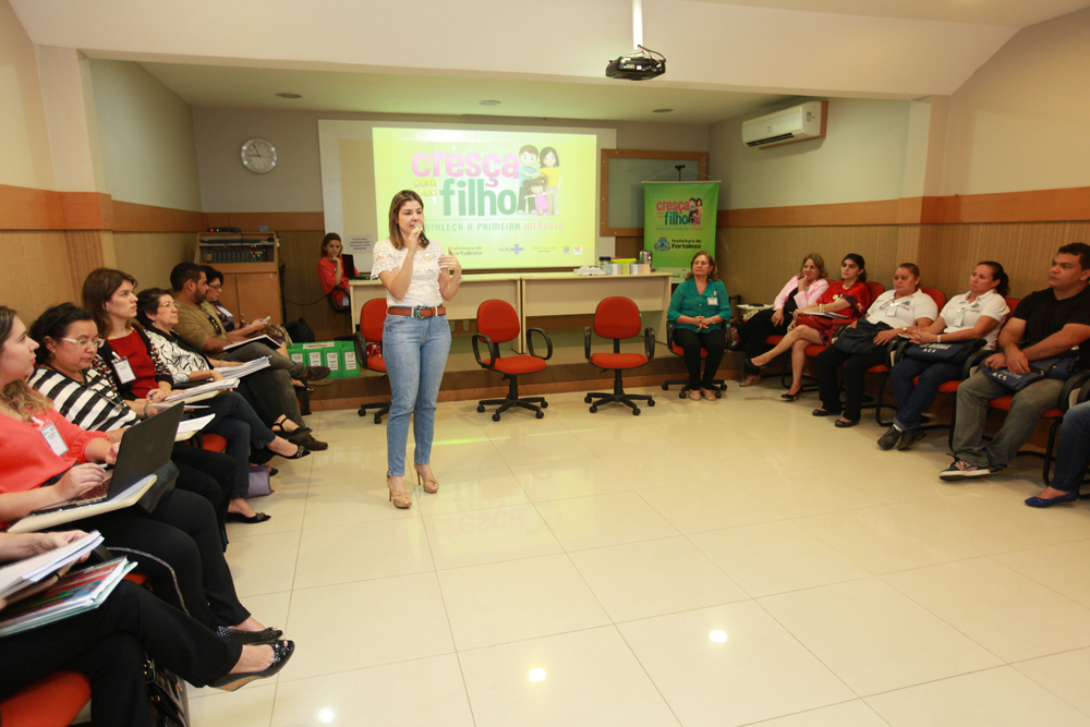 A primeira-dama Carol Bezerra participou da acolhida inicial ao grupo nesta quarta-feira (Foto: Queiroz Neto)
