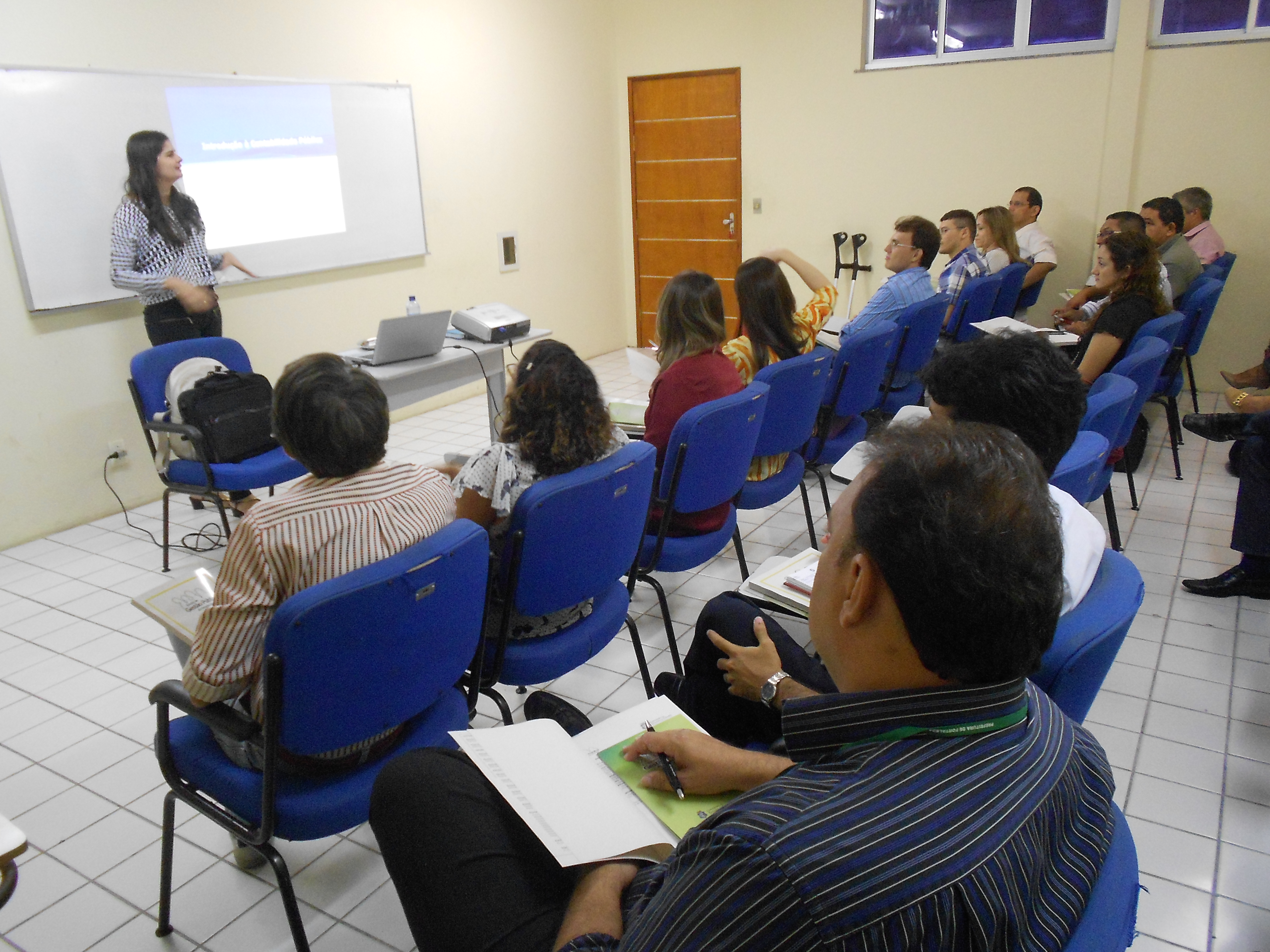 A medida foi acordada entre a Diretoria de Cursos e Extensão e os coordenadores de línguas do IMPARH e repassada aos professores (Foto: Queiroz Netto)