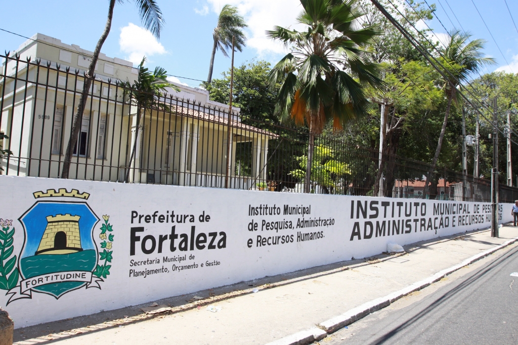 O concurso está sendo realizado pelo Instituto Municipal de Pesquisas, Administração e Recursos Humanos (Foto: Queiroz Neto)