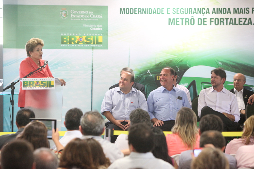 A presidenta Dilma Rousseff inaugurou as estações Chico da Silva e José de Alencar (Foto: Marcos Moura)