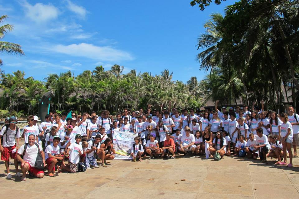 O projeto Juventude na Onda oferece atividades esportivas gratuitas para alunos de baixa renda de bairros situados na orla