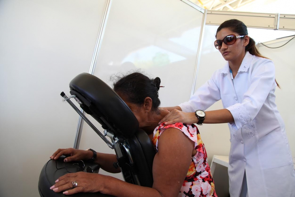 O projeto disponibiliza espaços públicos para o desenvolvimento das atividades dos massoterapeutas (Foto: Queiroz Netto)