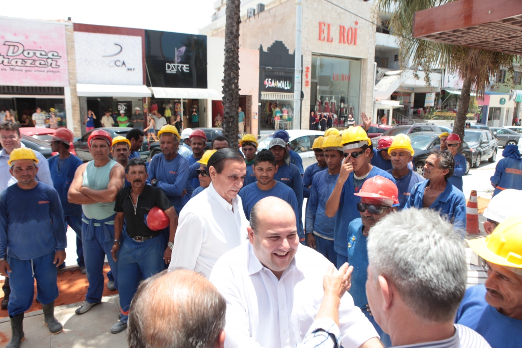 A festa marcou a reabertura da avenida para o fluxo dos carros (Foto: Marcos Moura)