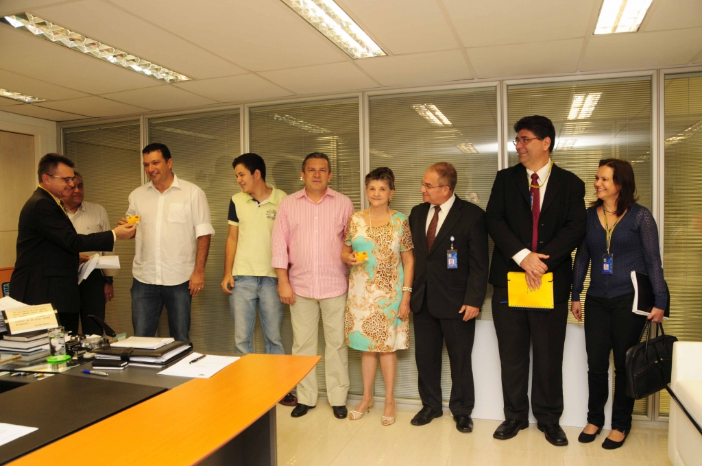 Os três primeiros sorteados receberam, nesta terça-feira (16/09), as quantias de R$ 10 mil, R$ 20 mil e R$ 30 mil (Foto: Nely Rosa)