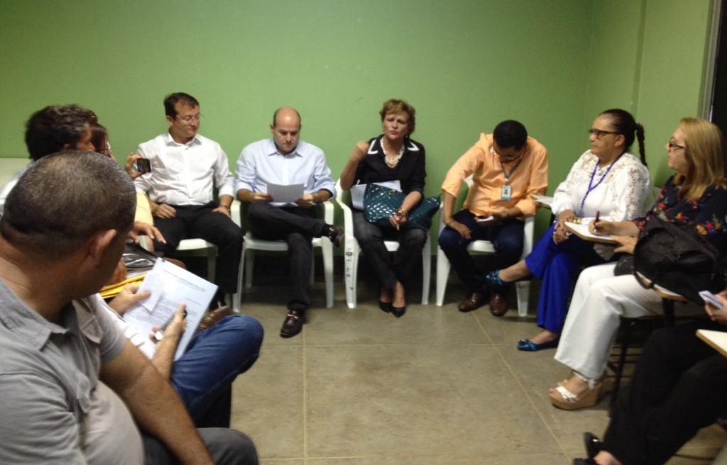 Na reunião, o Prefeito esteve acompanhado da secretária de Saúde de Fortaleza, Socorro Martins