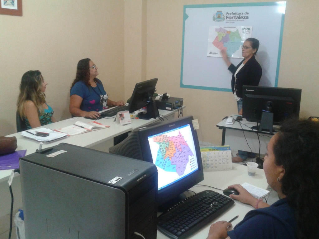 Equipe do Núcleo de Informação, Pesquisa e Banco da CPDrogas discutem os dados revelados pelo levantamento