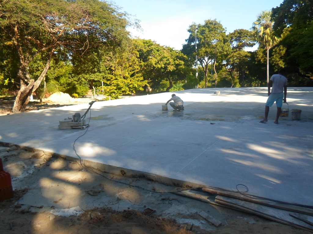 O projeto prevê a construção de quadra poliesportiva, reforma do anfiteatro, campo de futebol, quadra de areia, quadra de vôlei, entre outros