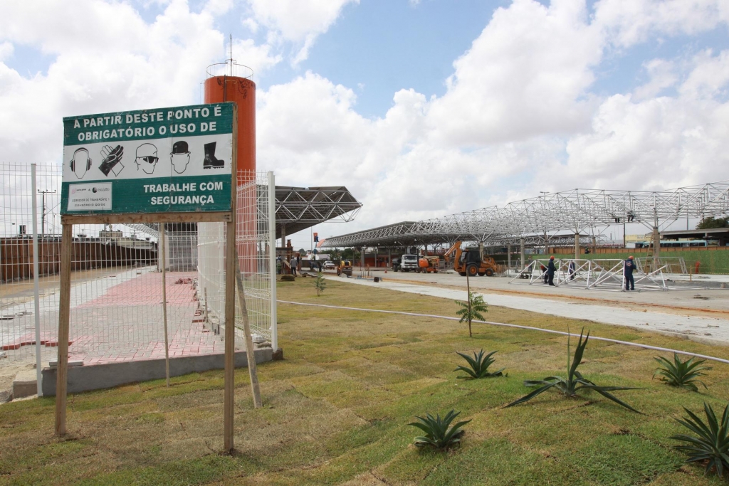 Obra foi retomada em março de 2013 e o projeto de ampliação do equipamento passou por ajustes e adaptações (Foto: Queiroz Netto)