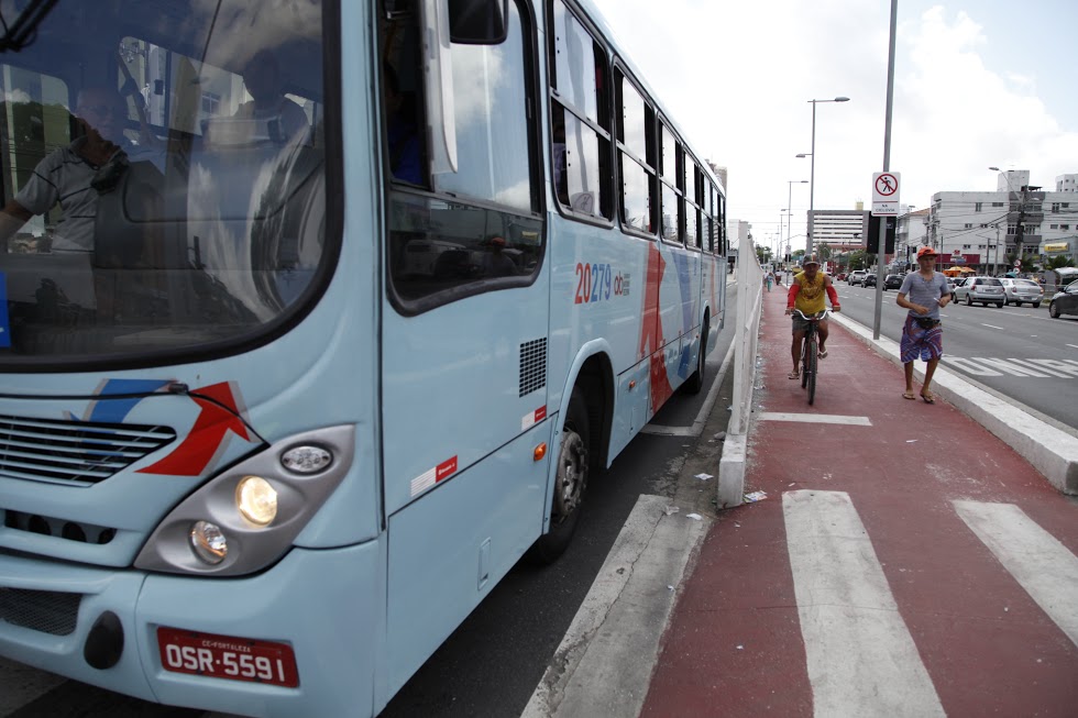 A nova linha também vai beneficiar os usuários do Corredor Expresso Fortaleza, na Avenida Bezerra de Menezes (Foto: Queiroz Netto)