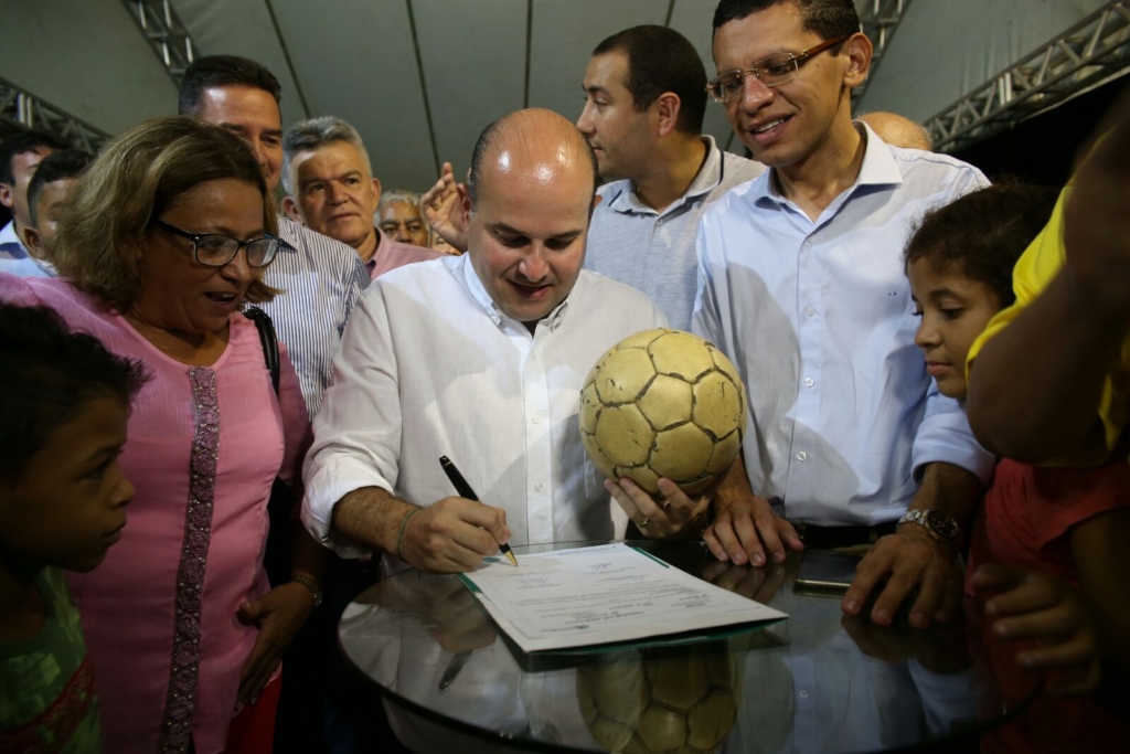 O Prefeito já entregou quatro Areninhas à população de Fortaleza (Foto: Queiroz Netto)