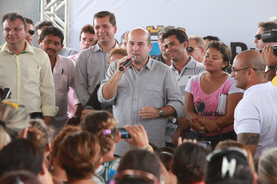 Segundo o prefeito Roberto Cláudio, um novo bairro surge, beneficiando cerca de 30 mil pessoas (Foto: Queiroz Netto)