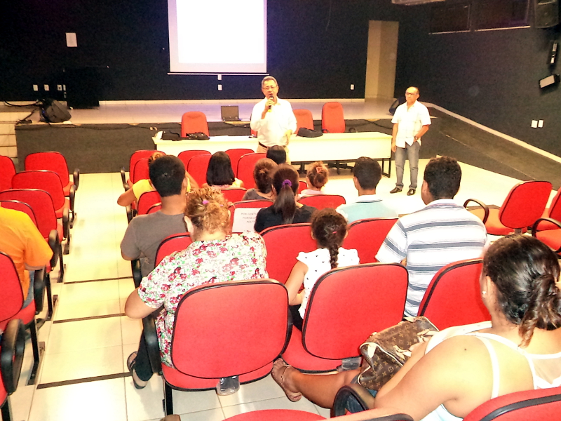 Os vinte bolsistas participaram de uma dinâmica realizada segunda-feira (15/09), no Auditório da Regional III