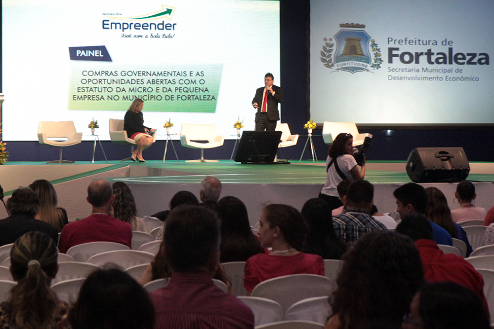 A palestra foi ministrada pelo titular da SDE, Robinson de Castro, no auditório do Centro de Negócios do Sebrae (Foto: Marcos Moura)