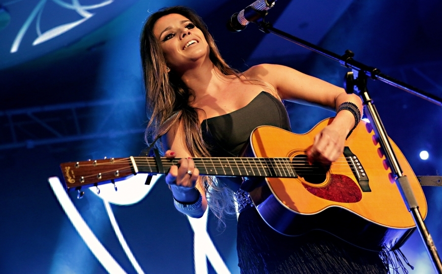 Paula Fernandes é uma das atrações do Réveillon 2014