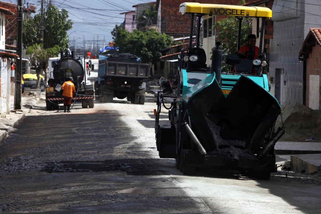 As obras fazem parte do projeto que amplia e recupera a malha viária da cidade (Foto: Marcos Moura)