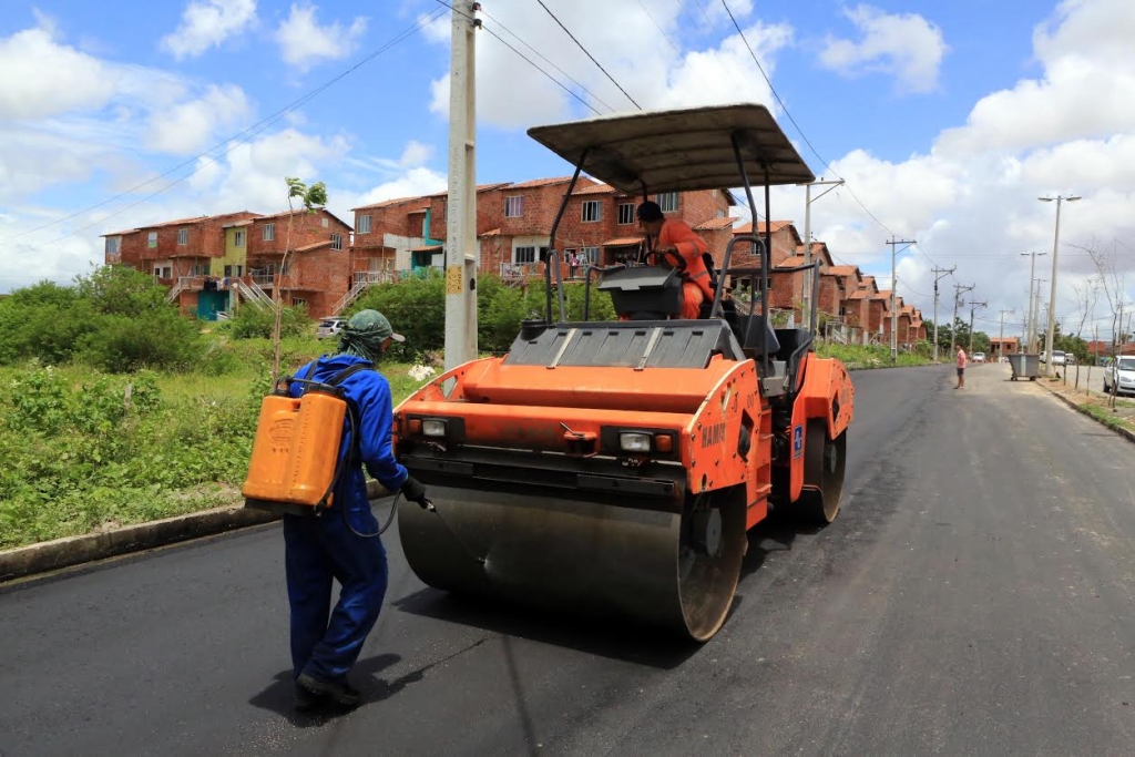 A meta da Prefeitura é recuperar e/ou asfaltar 510 Km de vias neste ano