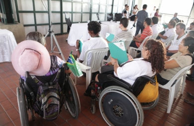 Serão beneficiadas com os serviços pessoas de ambos os sexos com deficiência e idade entre 18 e 59 anos