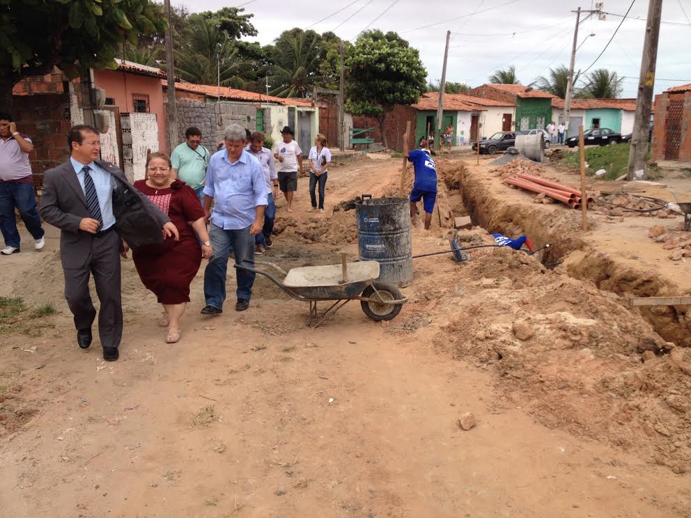 A presidenta da Habitafor, Eliana Gomes, visitou as obras na terça-feira (19/11)