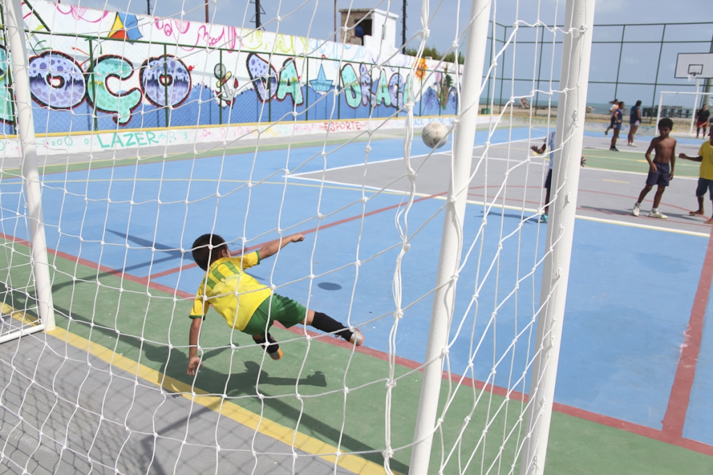 A Prefeitura entregou, no começo do ano, a Quadra de Esportes do Poço da Draga, um espaço para prática de esportes, lazer e convivência