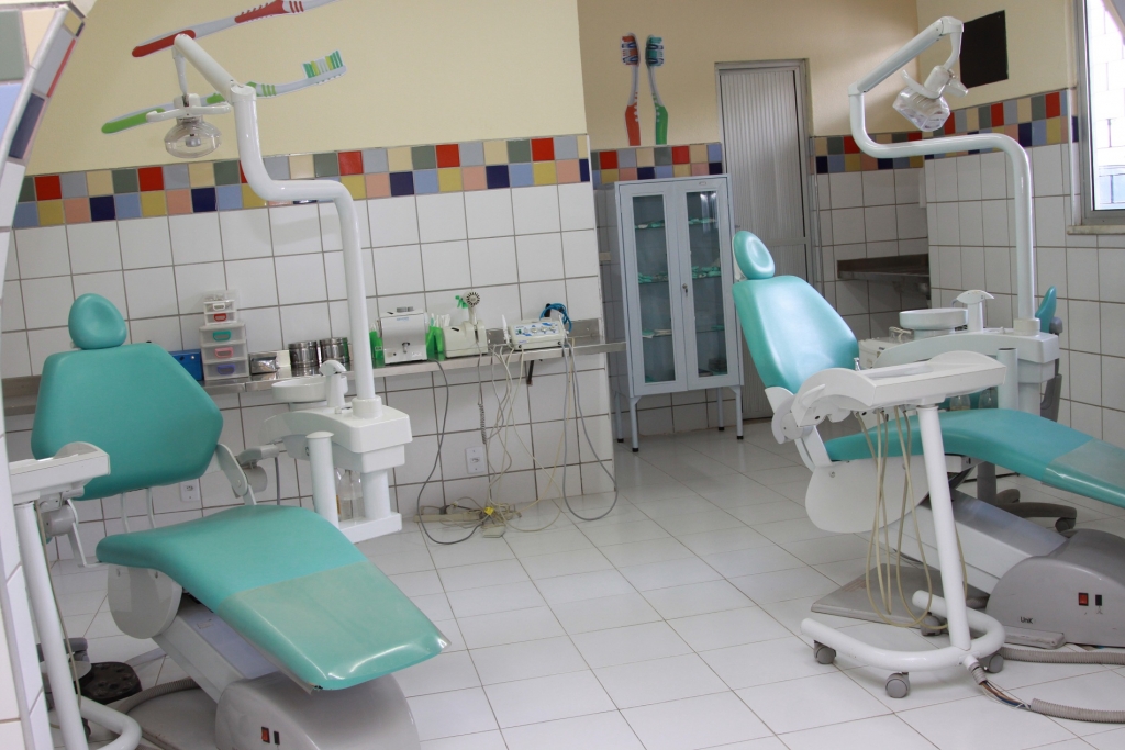 A unidade foi reformada, contando com a aquisição de uma nova cadeira odontológica, sala para raio x odontológico e escovódromo (Foto: Queiroz Netto)