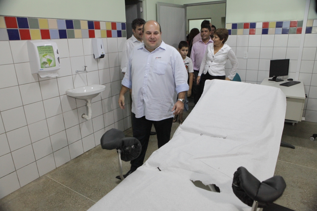 Durante a inauguração do posto, o prefeito anunciou outras melhorias para o bairro Siqueira (Foto: Kaio Machado)