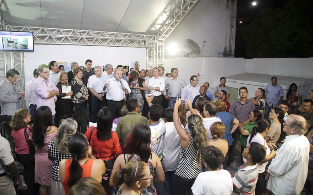 Segundo Roberto Cláudio, até o final de janeiro do ano que vem, serão 60 postos reformados e ampliados (Foto: Thiago Gaspar)
