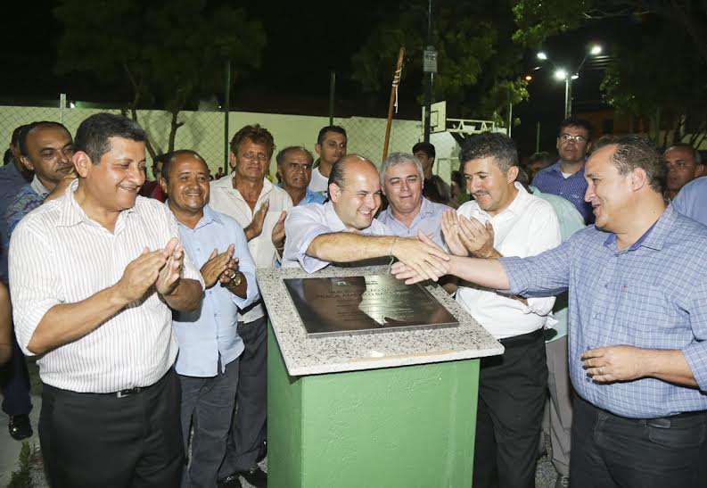 O equipamento ganhou nova iluminação, bancos, paisagismo e parque infantil (Foto: Thiago Gaspar)