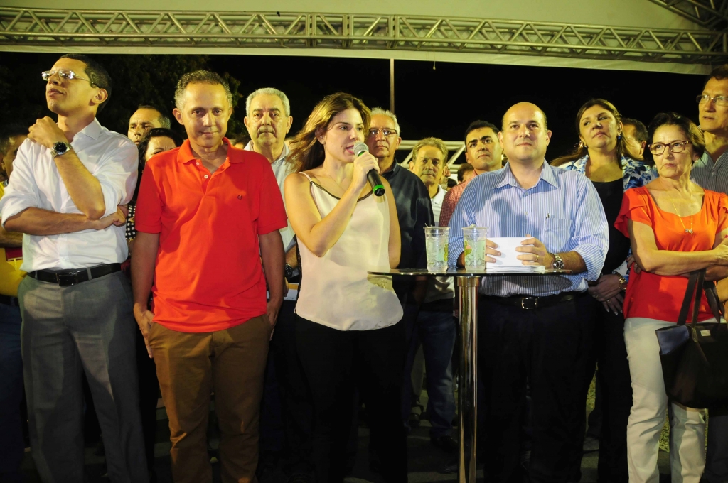 Durante a entrega do equipamento, Roberto Cláudio anunciou a reforma de mais 48 praças em Fortaleza (Foto: Nely Rosa)
