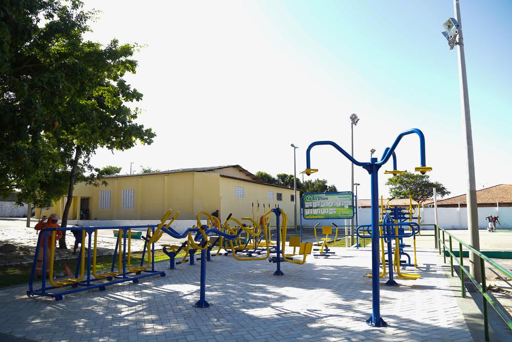 Também foram instalados equipamentos do projeto Academia ao Ar Livre (Foto: Thiago Gaspar)