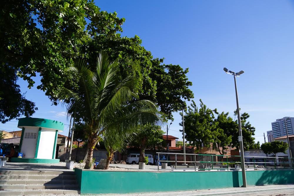 Popularmente conhecido como Praça do Chafariz, o local ganhou nova iluminação e mobiliário urbano (Foto: Thiago Gaspar)