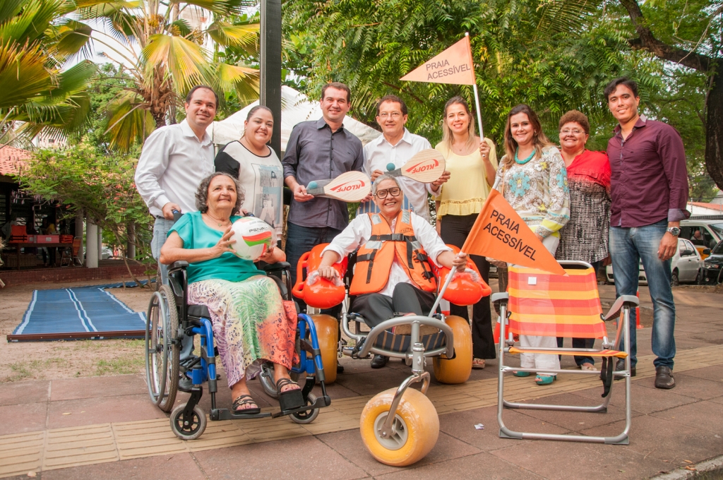 Os equipamentos foram montados no jardim da Praça Luíza Távora para serem apresentados às autoridades.