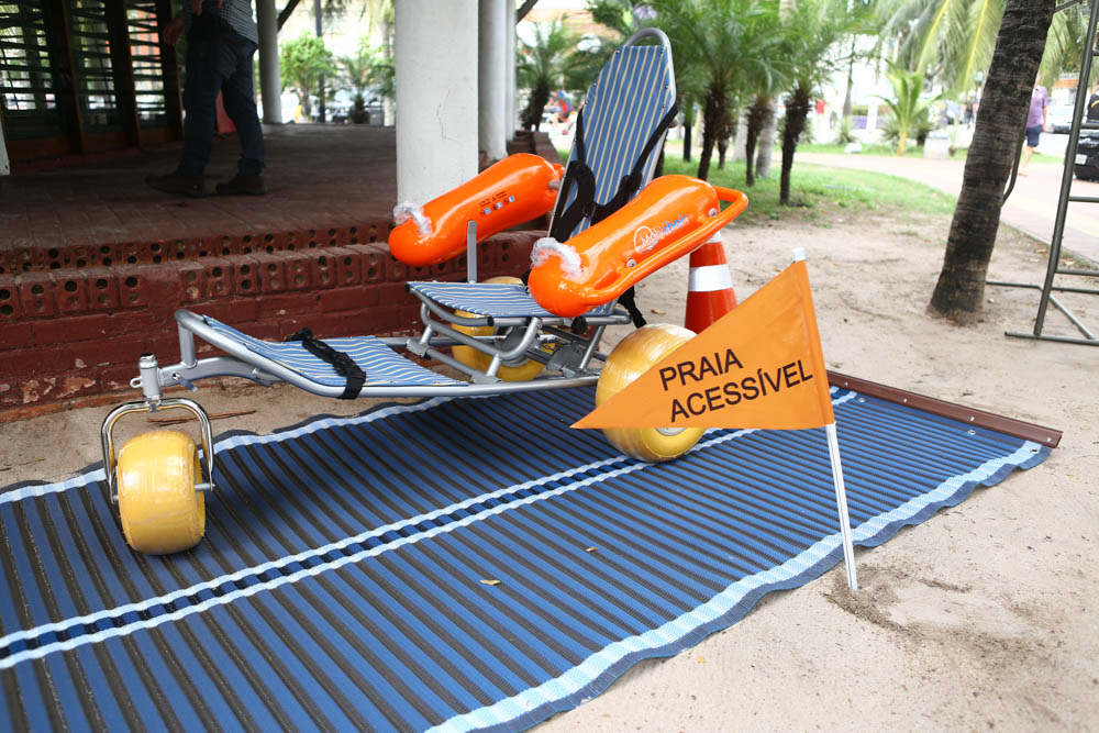 Cadeiras anfíbias para banho de mar serão oferecidas, assim como esteiras, piscinas, mesas e itens de segurança
