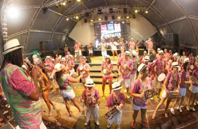 A programação oficial do período carnavalesco tem início nesta sexta-feira (31/1), no Aterrinho da Praia de Iracema